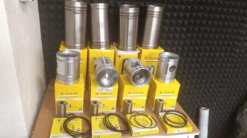 Set motor tractor U650 camasi motor,segmenti  Goetze Germany si pistoane Altur Slatina Romania
